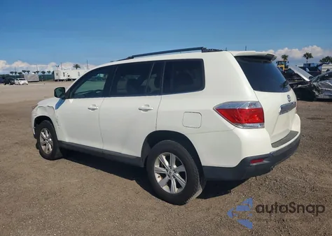 2013 Toyota Highlander Base z USA, uszkodzony, nr VIN 5TDZK3EH1DS107594